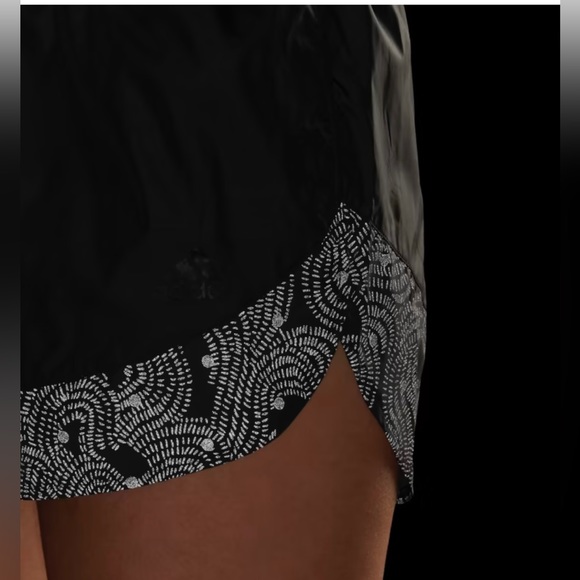 RUN FAST RADICALLY REFLECTIVE RUNNING SHORTS Size M - Picture 5 of 7